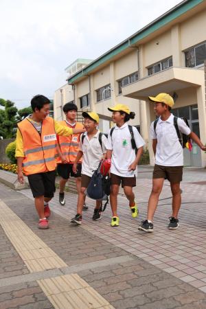 子ども見守り活動中の様子