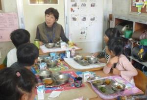 加賀田ほのぼの楽校　給食の様子4