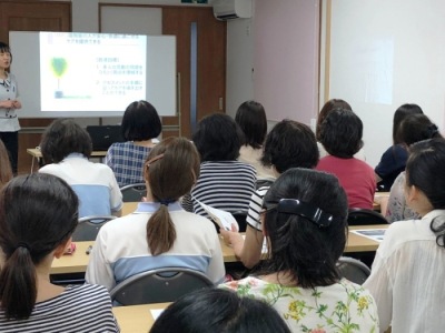 介護事業所での専門職研修の様子の画像