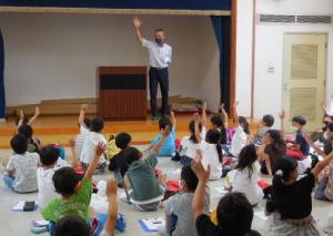 三日市小学校　公民館見学の様子