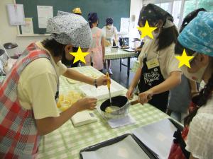 子どもお菓子教室ゼリー作りの様子写真