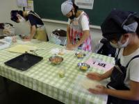 ピザ生地広げる2