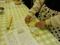 タルト型に生地をしく