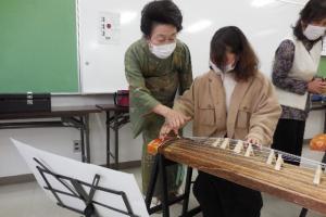 「公民館で体験する日本の伝統文化」講座の様子