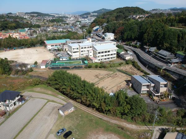 加賀田公民館と加賀田小学校