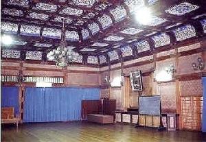 壮麗な二重折上格天井