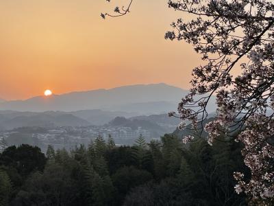 山の端に昇る朝日