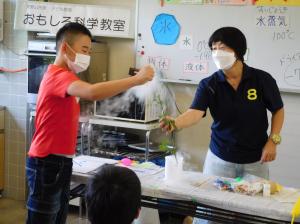 液体窒素に入れて菊の花