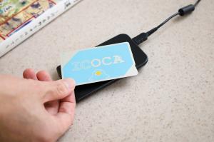 マイナンバーカードや交通系ICカードで本などの貸出ができます