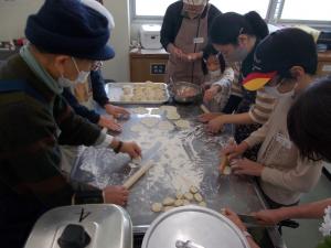 餃子づくり教室の様子2