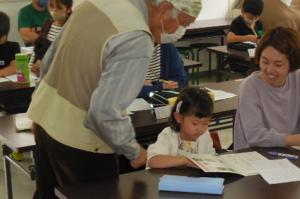 「子ども書道教室」の様子