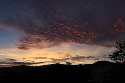 アレの翌朝の赤い鱗雲