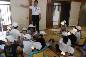 三日市小学校　公民館見学の様子