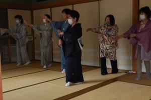 公民館での一日体験（扇舞会）