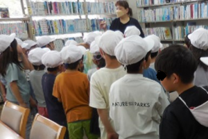 三日市小学校　公民館見学の様子