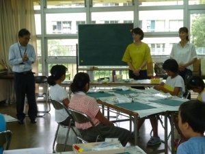「ソフトねんどでネームプレートを作ろう！」講座の様子の画像1