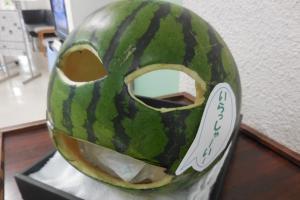 スイカの飾り（三日市公民館）