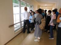 見学中