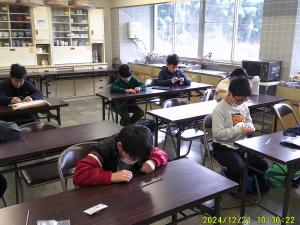 一生懸命に巻いています。