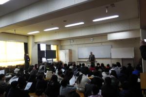 「国民学校四・五年生の戦争体験」講座の様子