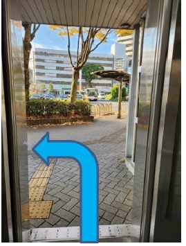 エレベーターの出口