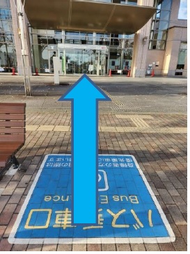 キックスの入り口に向かいます