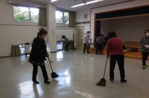三日市公民館「公民館清掃」の様子