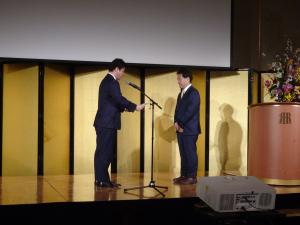東尾メック株式会社からの寄附に対する感謝状贈呈(大阪市)