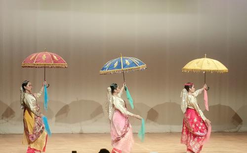 民族舞踊公演