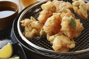 そら豆と干しエビのかき揚げ