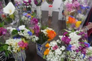 「大切な人に贈る花たばづくり」講座の様子