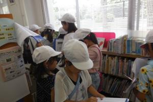三日市小学校　公民館見学の様子