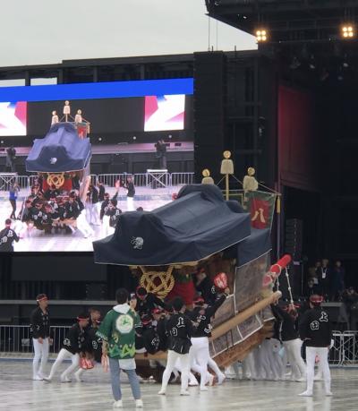 万博　大画面と共に