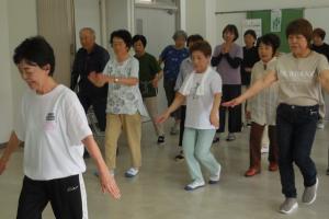 「みんなで盆おどり」講座の様子