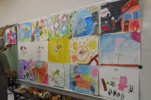 「夏休み子ども絵画教室」の様子