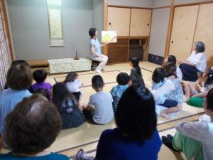 夜のおはなし会の様子1