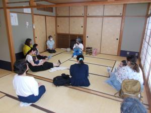 親子で楽しむ絵本の会の様子4