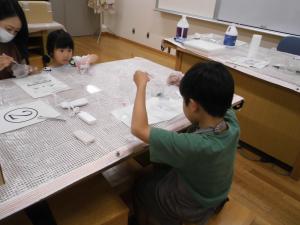 クビアカツヤカミキリレジン教室の様子２