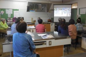 「竹でつくる一輪挿し」講座の様子