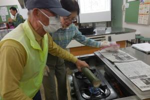 「竹でつくる一輪挿し」講座の様子