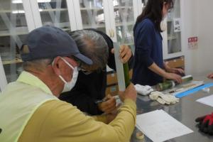 「竹でつくる一輪挿し」講座の様子