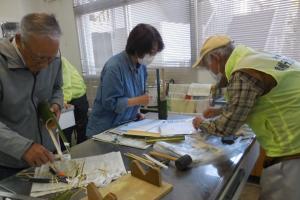 「竹でつくる一輪挿し」講座の様子