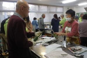 「竹でつくる一輪挿し」講座の様子