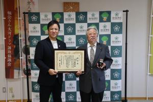 防犯栄誉銅賞受賞 山口親房氏 表敬訪問(庁内)