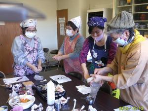 棒寒天をちぎってポリ袋へ