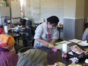 クスクスをオレンジジュースで戻しました。