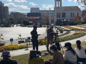 探鳥会の終盤、鳥合わせを行う様子