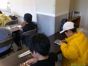 ザラメをアルミホイルで包む