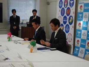 大阪狭山市公共下水道施設包括的維持管理業務（第3期）及び河内長野市下水道施設包括的管理業務共同発注における合同契約締結式