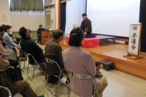 「三日市寄席」講座の様子